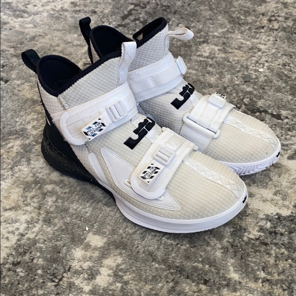 LeBron Soldier 13 Basketball Shoes